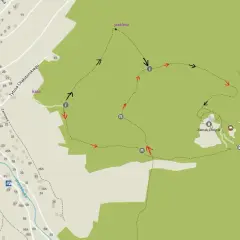 Mapa turystyczna z zaznaczonym szlakiem do jaskini i Zamek Chojnik koło Jeleniej Góry.