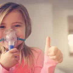 Jakie składniki wybrać na inhalacje na katar dla dziecka, aby pomóc?