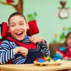 Co się należy dziecku z autyzmem? Kluczowe wsparcie i świadczenia