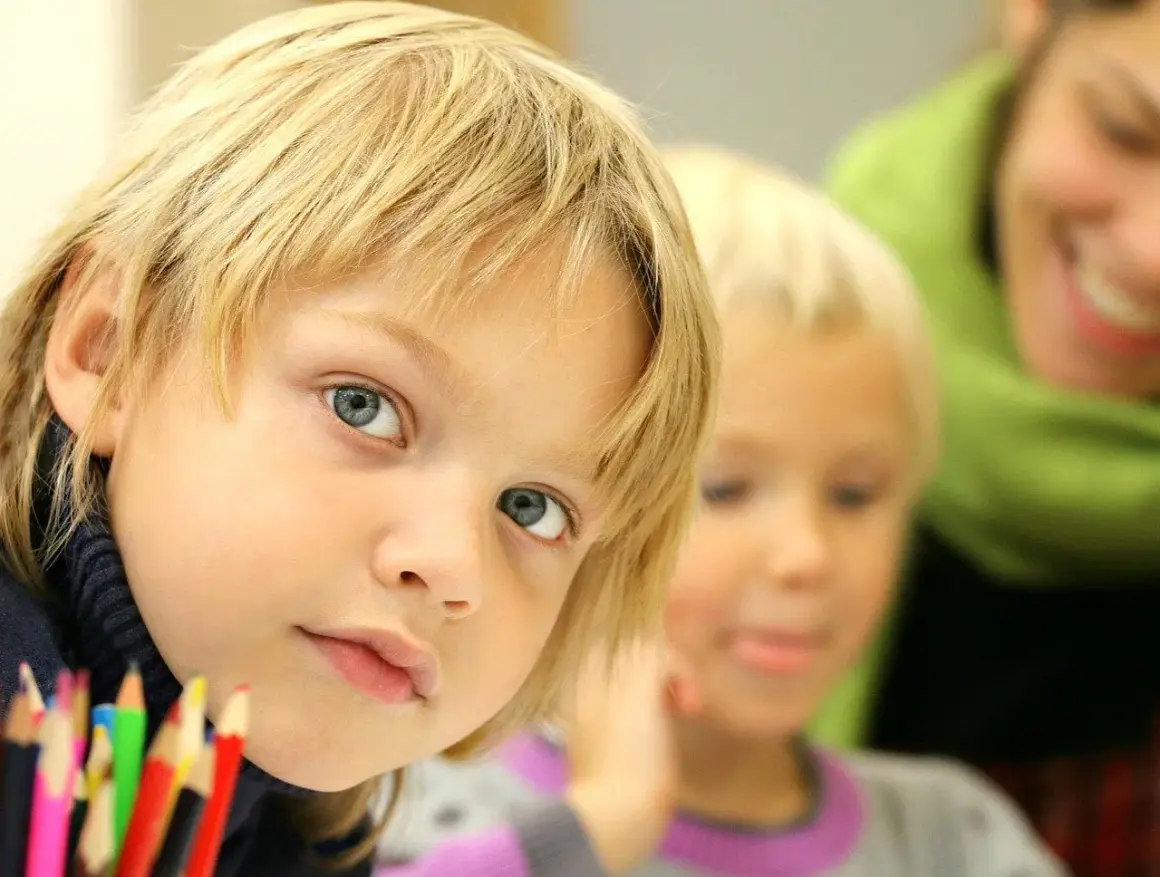 Czy dziecku z zespołem Aspergera należy się świadczenie pielęgnacyjne? Oto odpowiedź