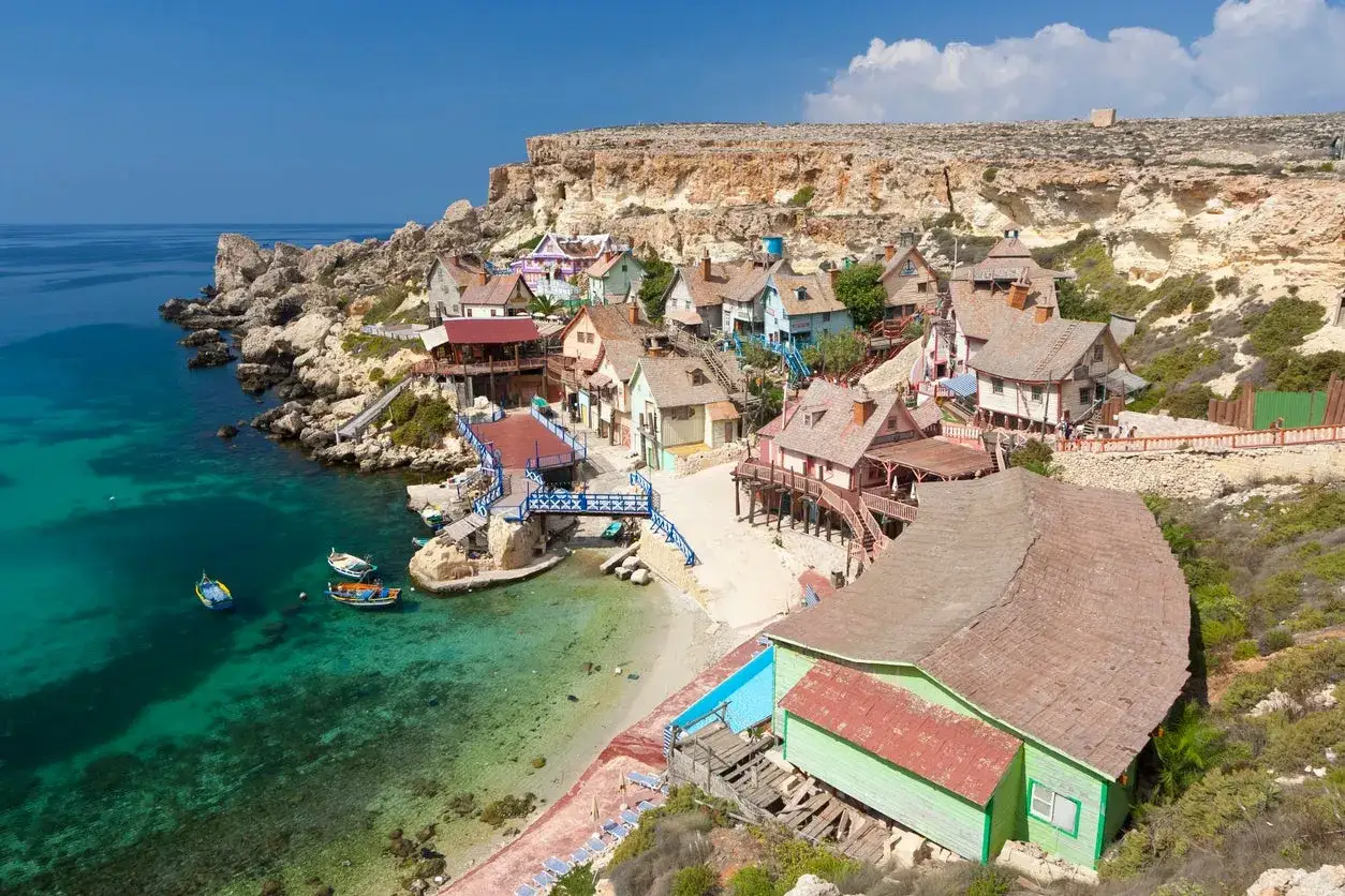 Kolorowa wioska rybacka na Malcie, idealna na wakacje. Sprawdź malta pogoda na 10 dni i zaplanuj wyjazd!