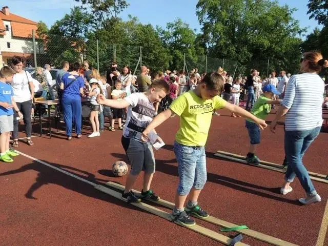 Zdjęcie Aktywne zabawy i konkurencje sportowe dla dzieci i rodziców, które łączą