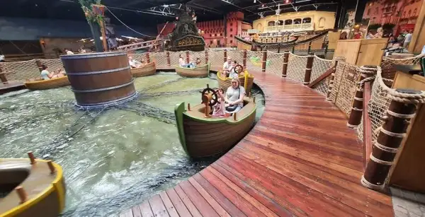 Mandoria czy Energylandia – który park rozrywki jest lepszy dla rodzin?